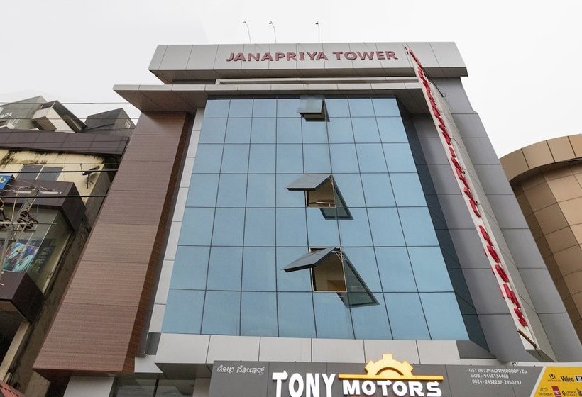 בית מלון כפרי Capital O 49120 Ak International Rooms