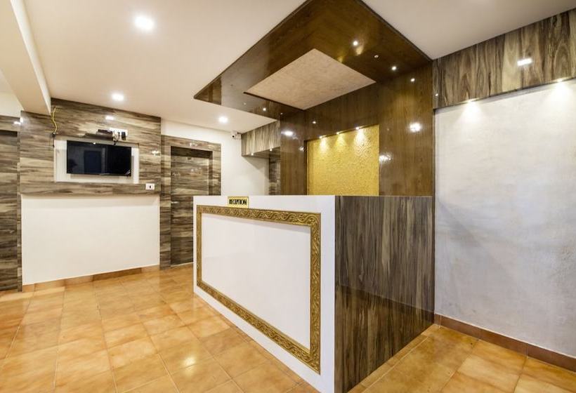 בית מלון כפרי Capital O 49120 Ak International Rooms