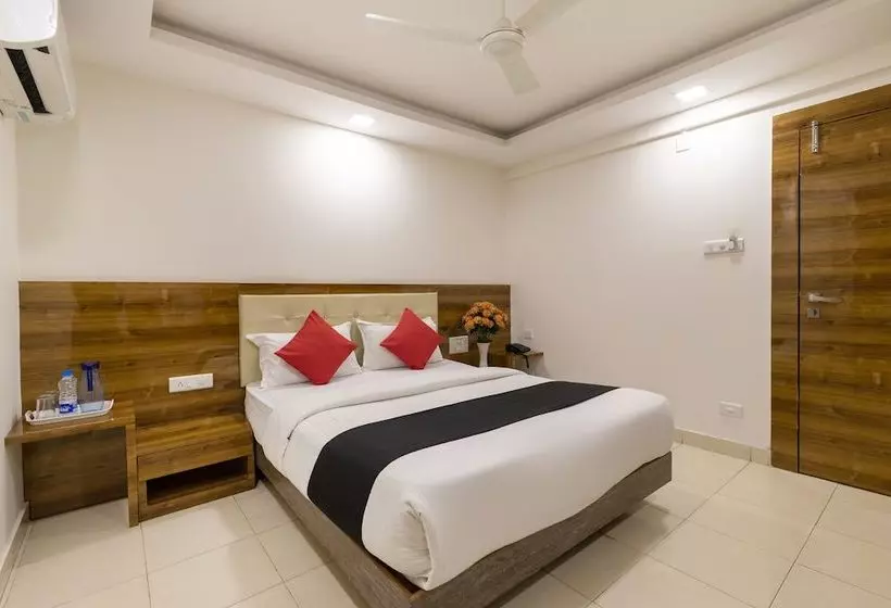 ホテル Capital O 49120 Ak International Rooms
