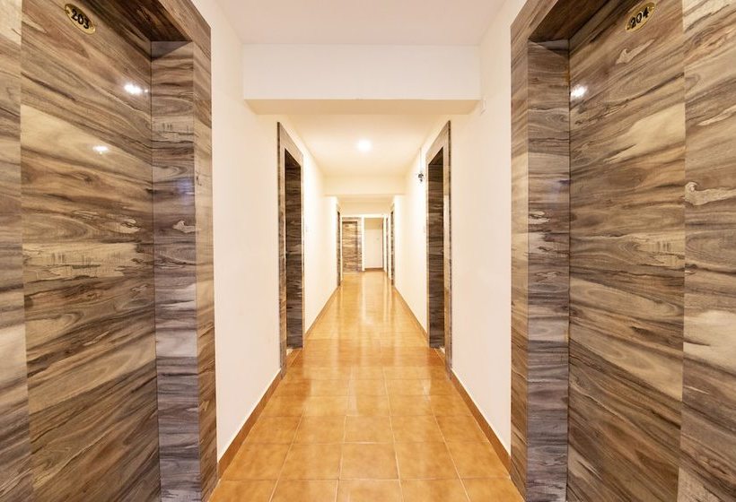 בית מלון כפרי Capital O 49120 Ak International Rooms