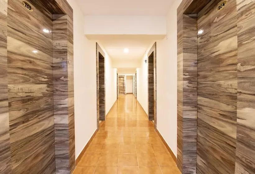 ホテル Capital O 49120 Ak International Rooms