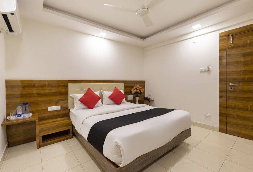 בית מלון כפרי Capital O 49120 Ak International Rooms