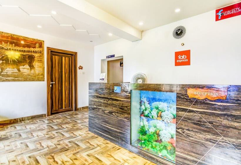 Отель Fabexpress Calangute Beach Resort