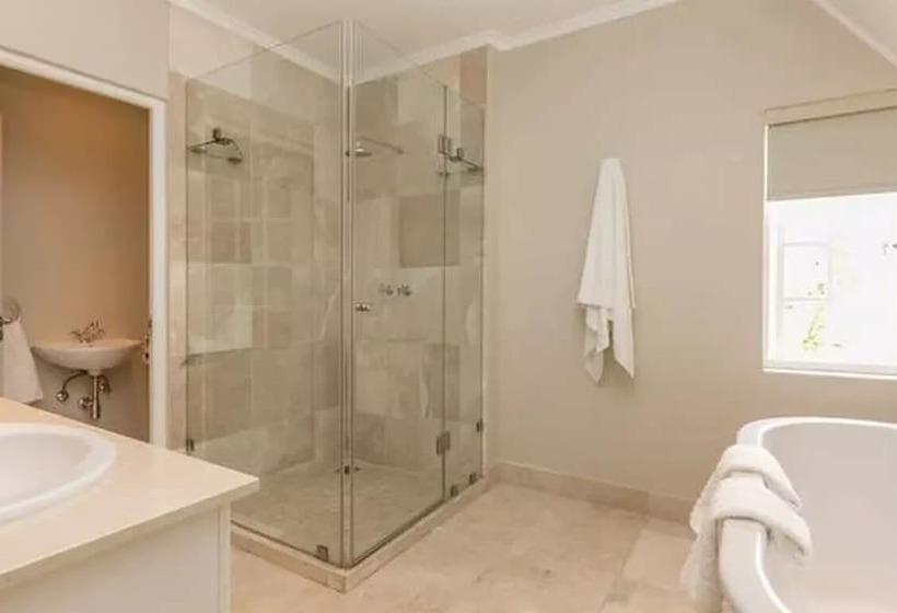 Отель Oxford Healthcare Retreat