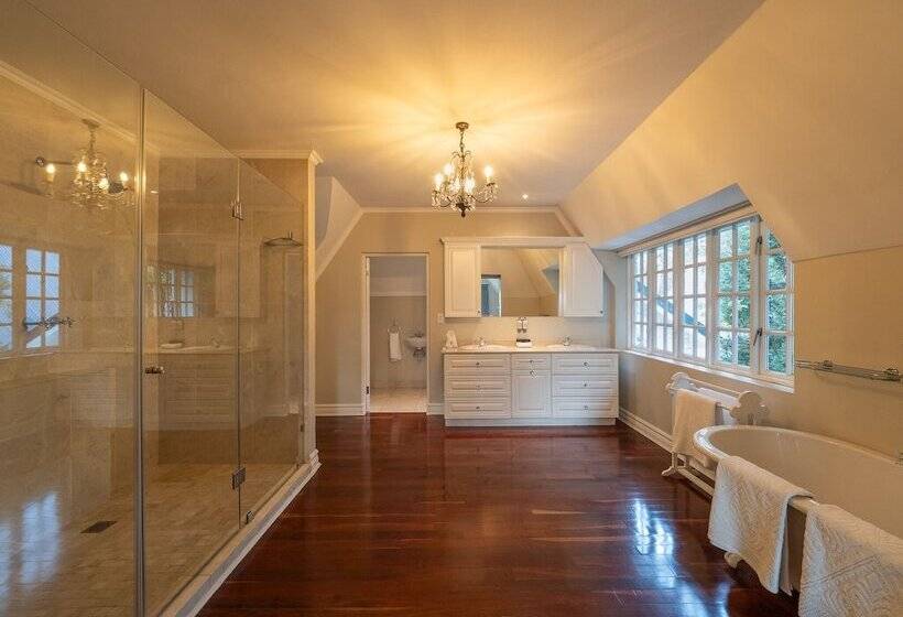 Отель Oxford Healthcare Retreat