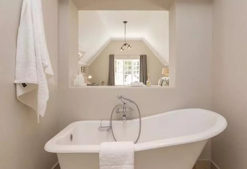 Отель Oxford Healthcare Retreat