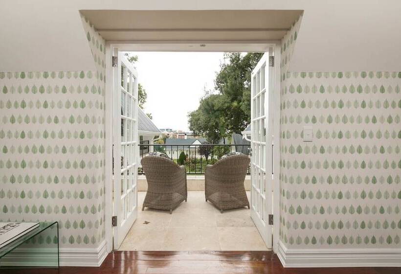 Отель Oxford Healthcare Retreat