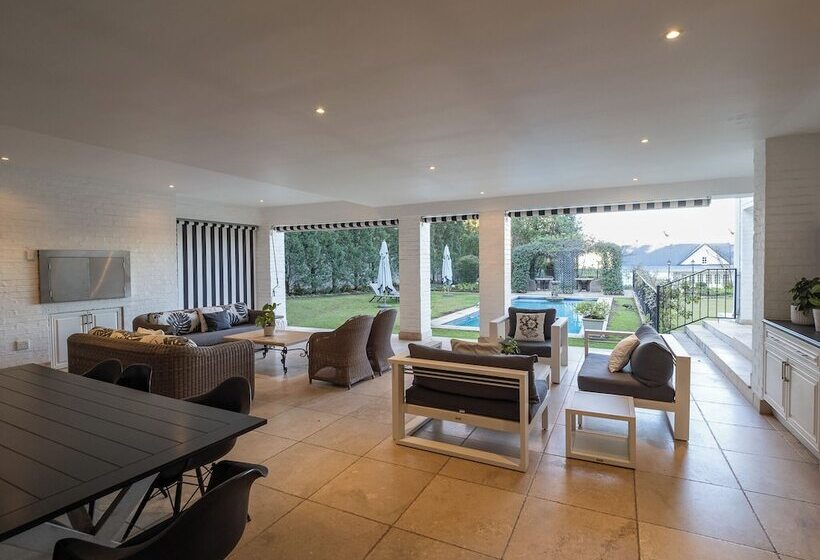 Отель Oxford Healthcare Retreat