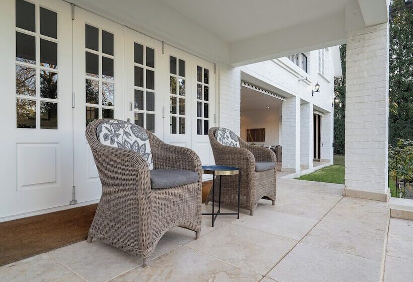 Отель Oxford Healthcare Retreat