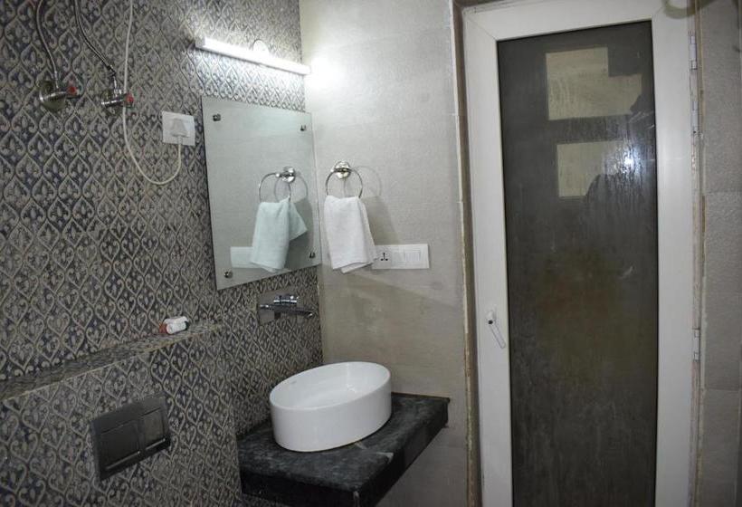 Hotel Palm Tree Sector 31