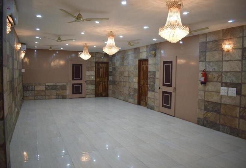 Hotel Palm Tree Sector 31