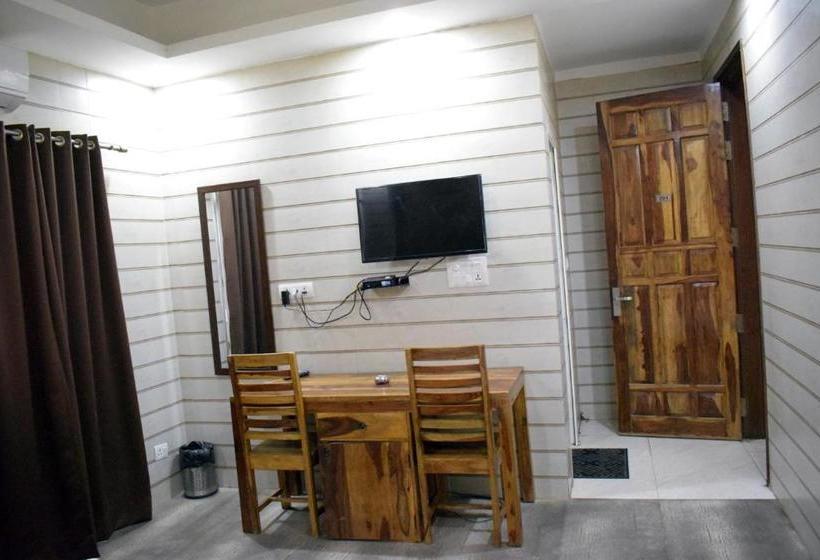 Hotel Palm Tree Sector 31