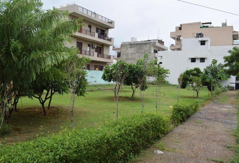 Hotel Palm Tree Sector 31