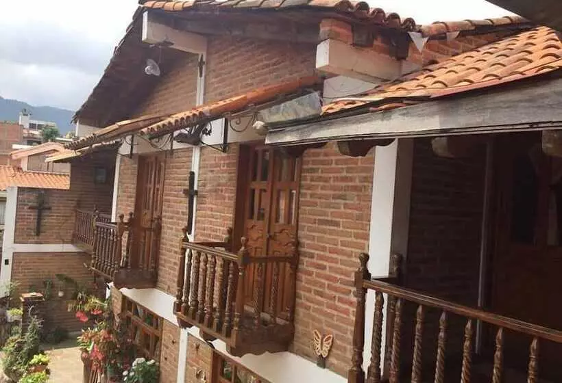 Hotelli Posada De Los Reyes