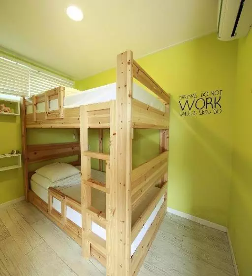 Jjuk Guesthouse  Hostel