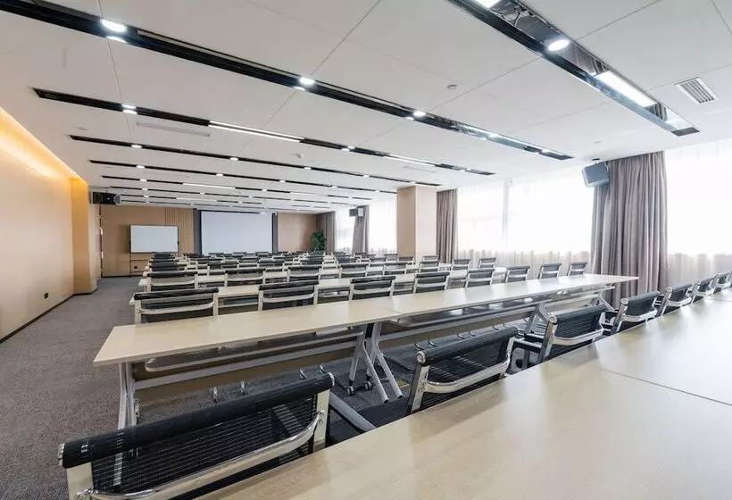 Atour Hotel City Hall Linyi