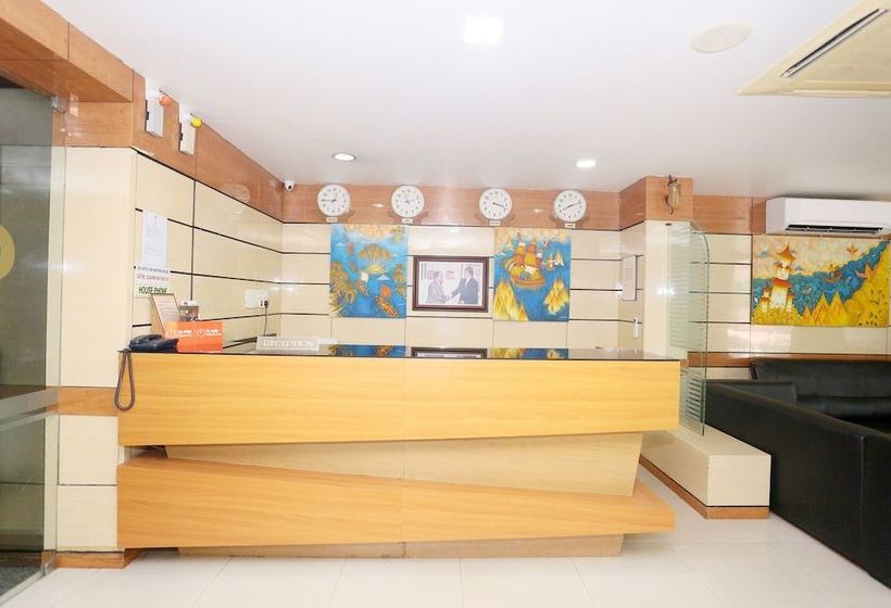 호텔 Capital O 45944 Club 7