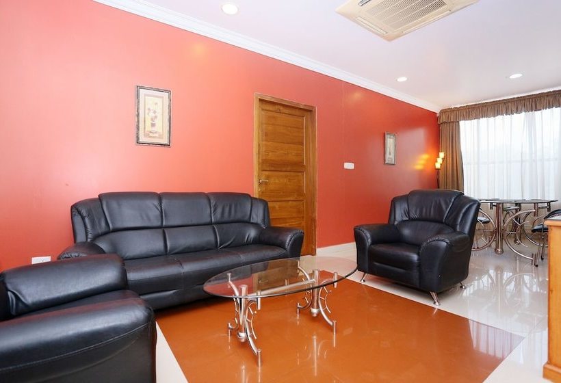 호텔 Capital O 45944 Club 7