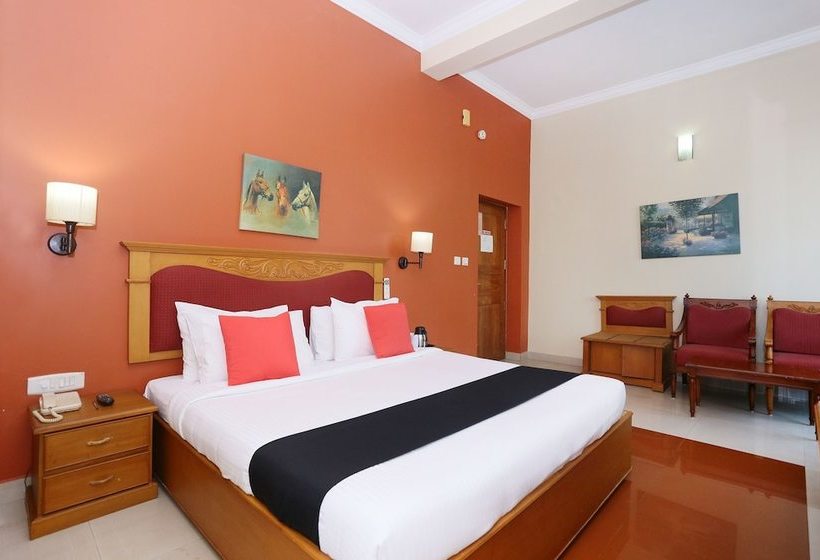 호텔 Capital O 45944 Club 7