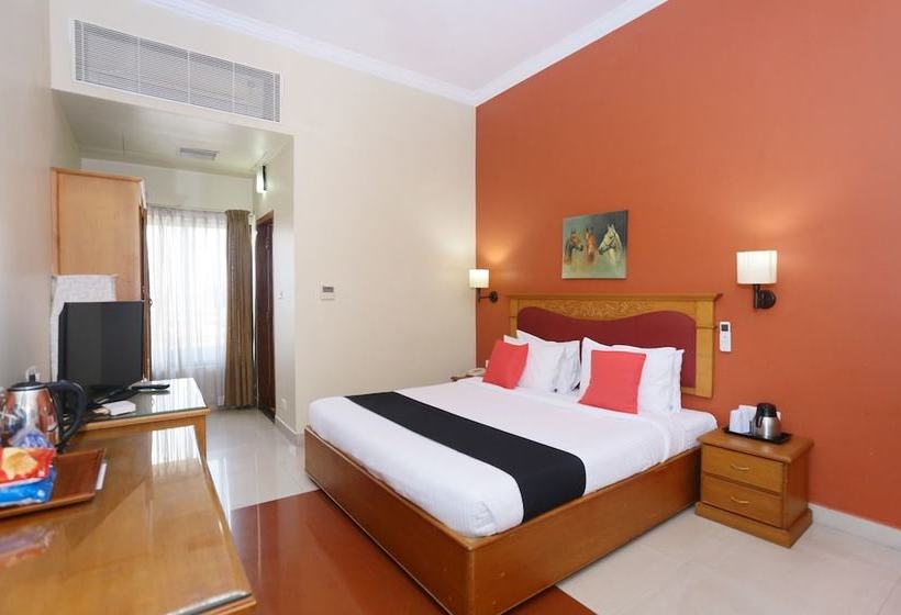 호텔 Capital O 45944 Club 7