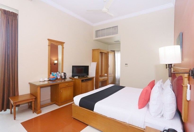 호텔 Capital O 45944 Club 7