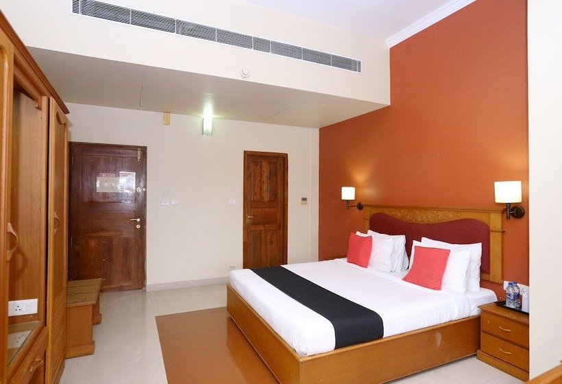 호텔 Capital O 45944 Club 7