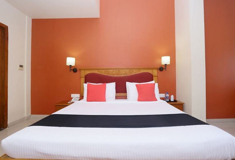 호텔 Capital O 45944 Club 7