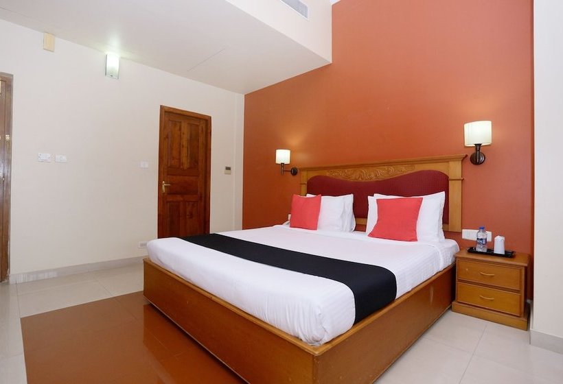 호텔 Capital O 45944 Club 7