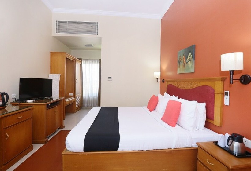 호텔 Capital O 45944 Club 7