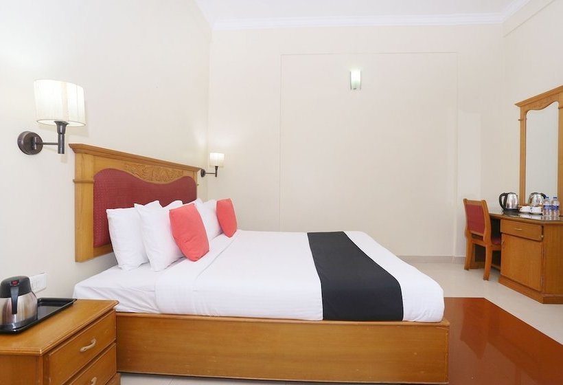 호텔 Capital O 45944 Club 7