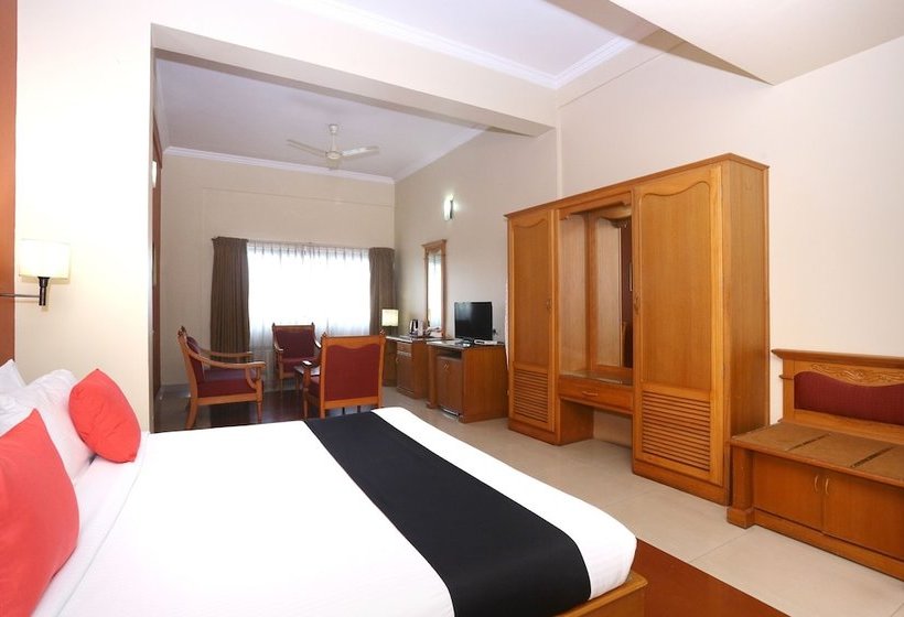 호텔 Capital O 45944 Club 7