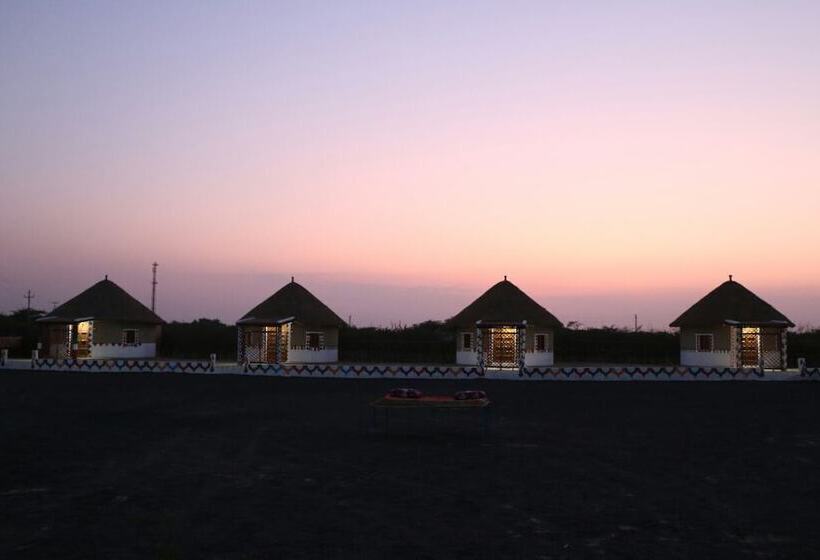 리조트 Banni Village Stay