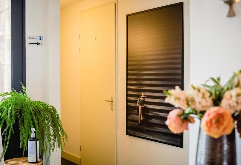 فندق De Reiziger