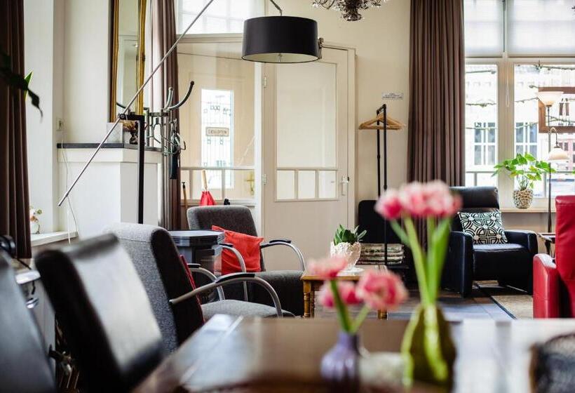 فندق De Reiziger