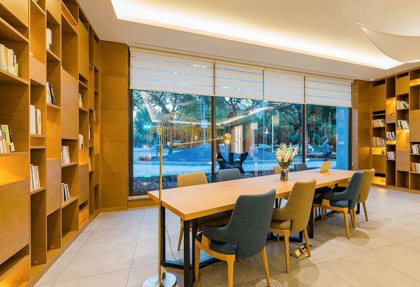 Atour Hotel Wanbang Plaza Hanzhong