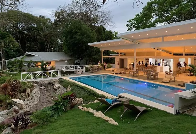 Aves Hotel & Resort   Retreat Center