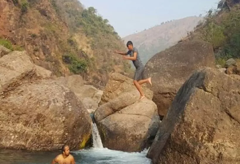 Hotelli Etu Adventures Homestay