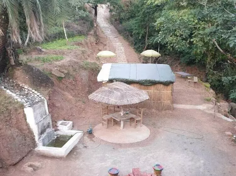 Hotelli Etu Adventures Homestay