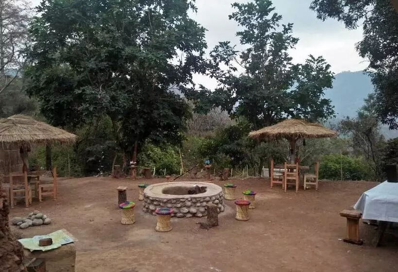 Hotelli Etu Adventures Homestay