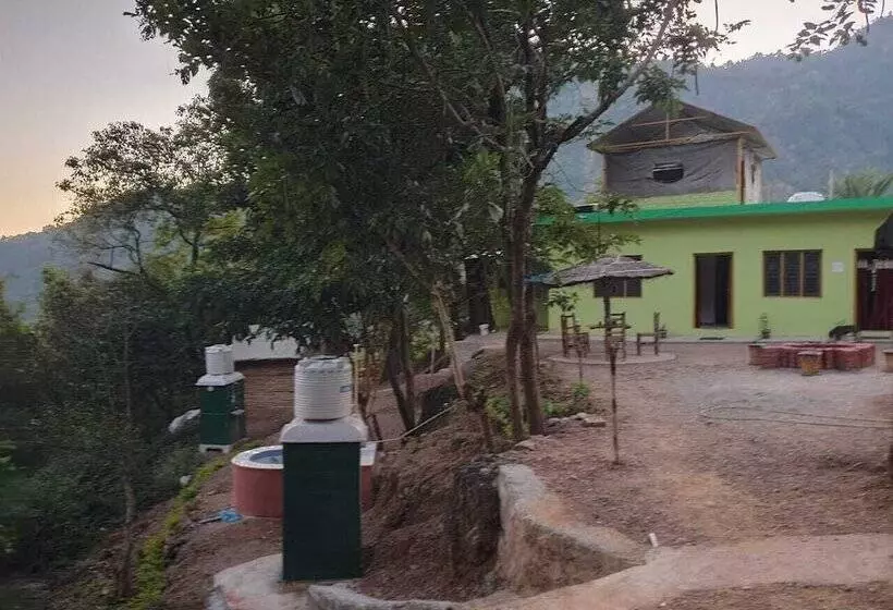 Hotelli Etu Adventures Homestay