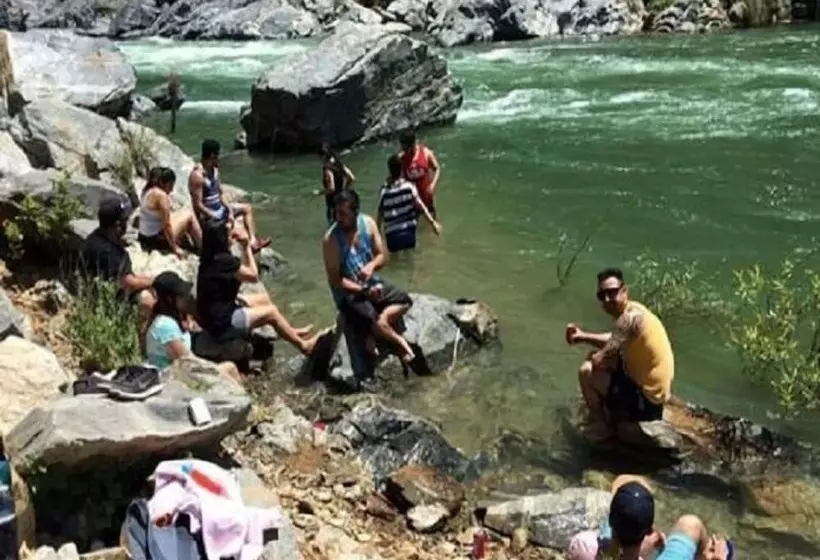 Hotelli Etu Adventures Homestay