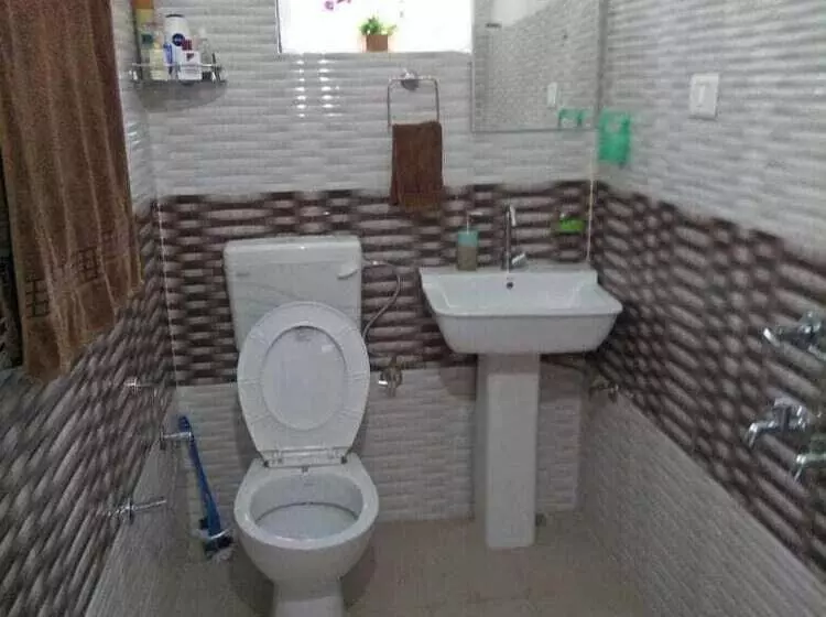 Hotelli Etu Adventures Homestay