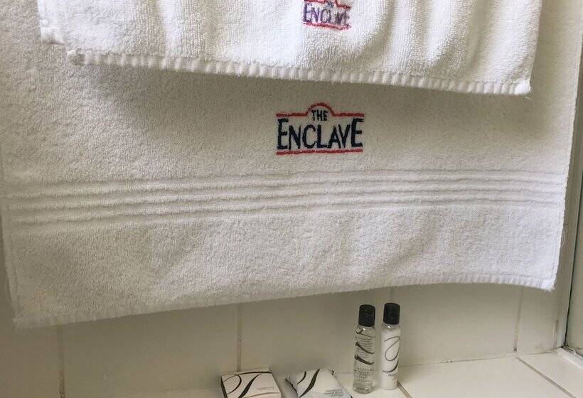 هتل The Enclave