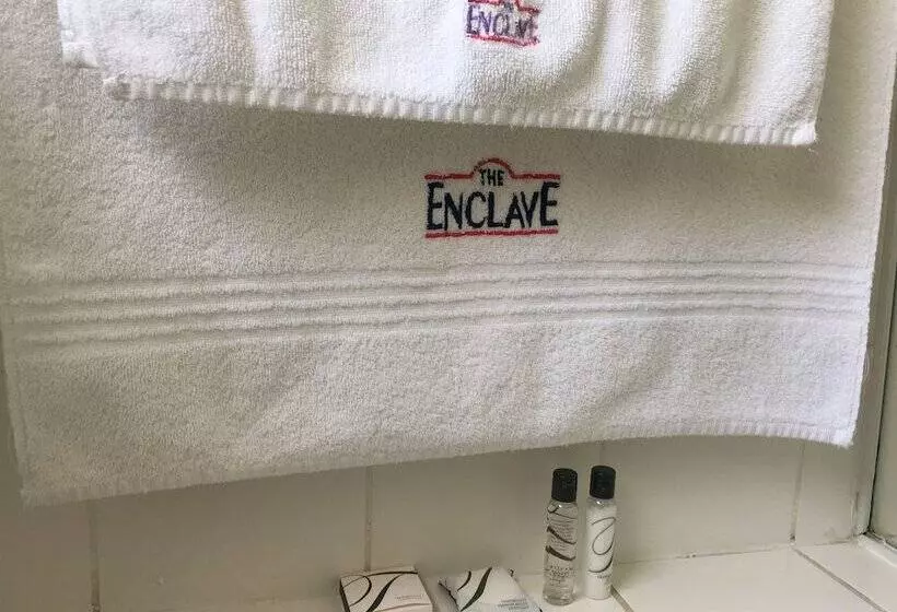 هتل The Enclave
