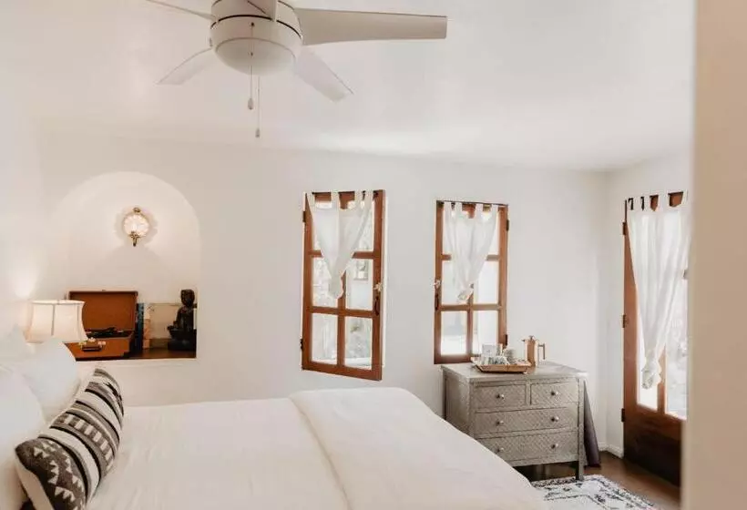 هتل Korakia Pensione