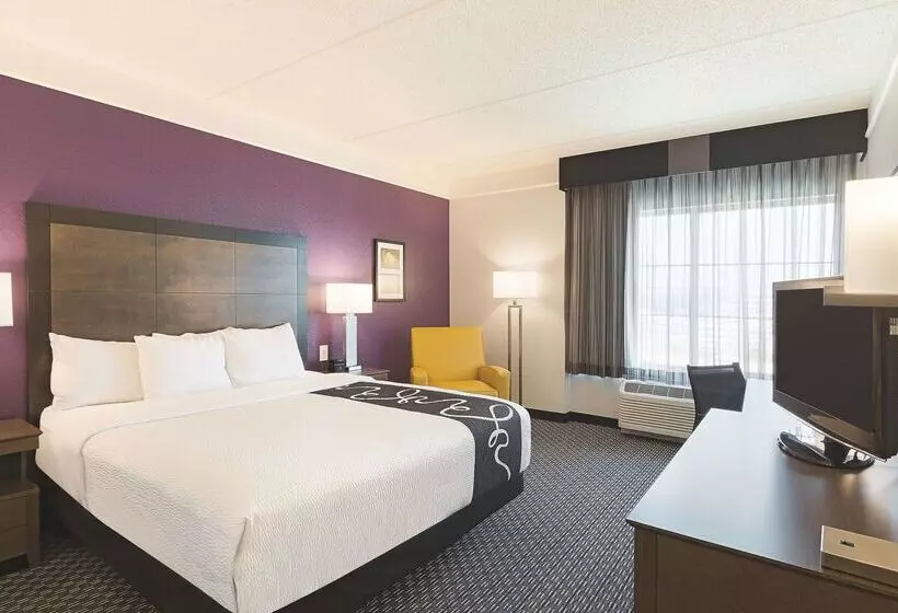 Отель La Quinta By Wyndham Arlington North 6 Flags Dr