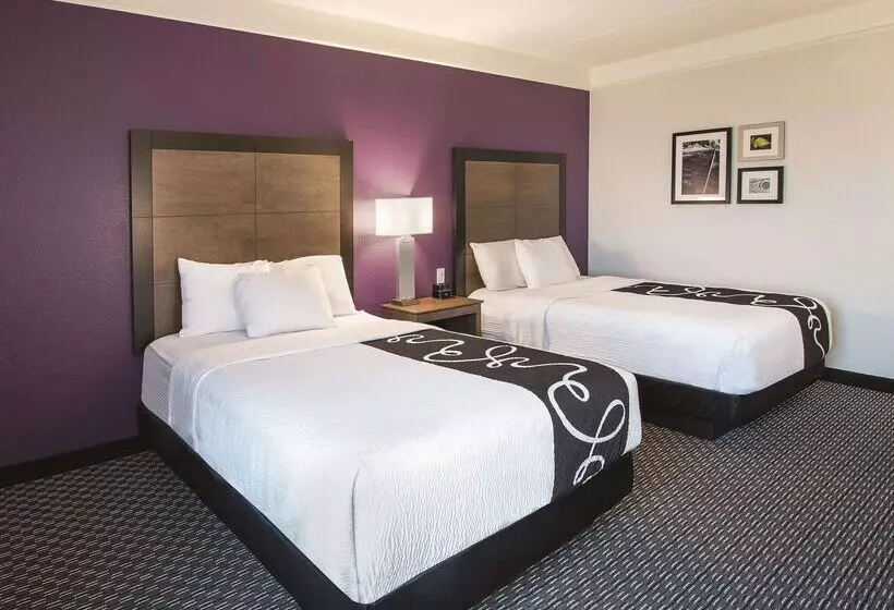 Отель La Quinta By Wyndham Arlington North 6 Flags Dr