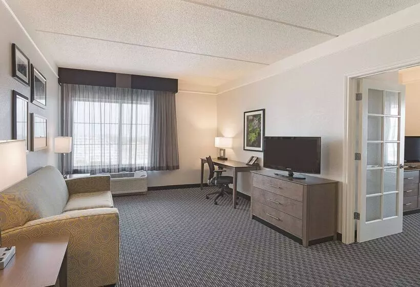 Отель La Quinta By Wyndham Arlington North 6 Flags Dr