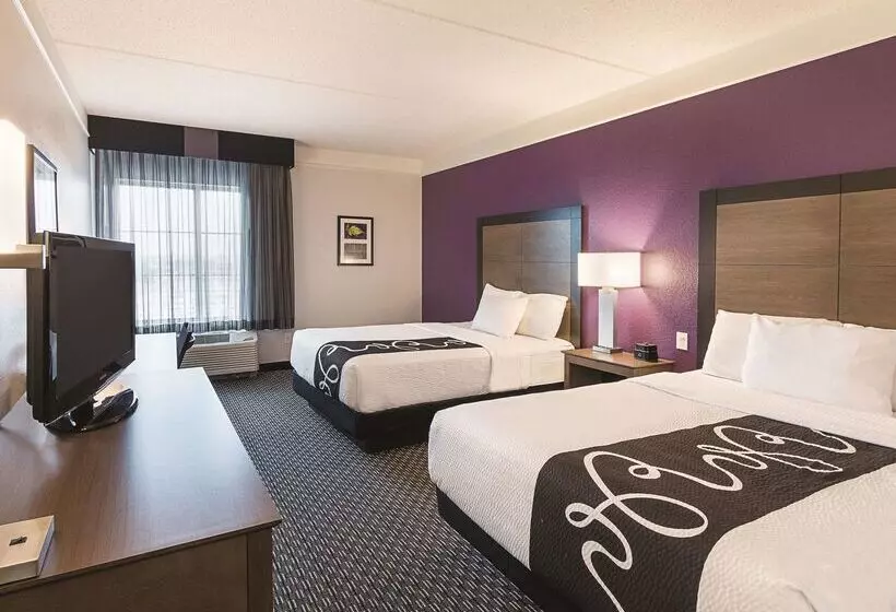 Отель La Quinta By Wyndham Arlington North 6 Flags Dr