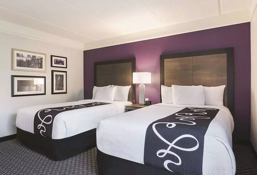 Отель La Quinta By Wyndham Arlington North 6 Flags Dr